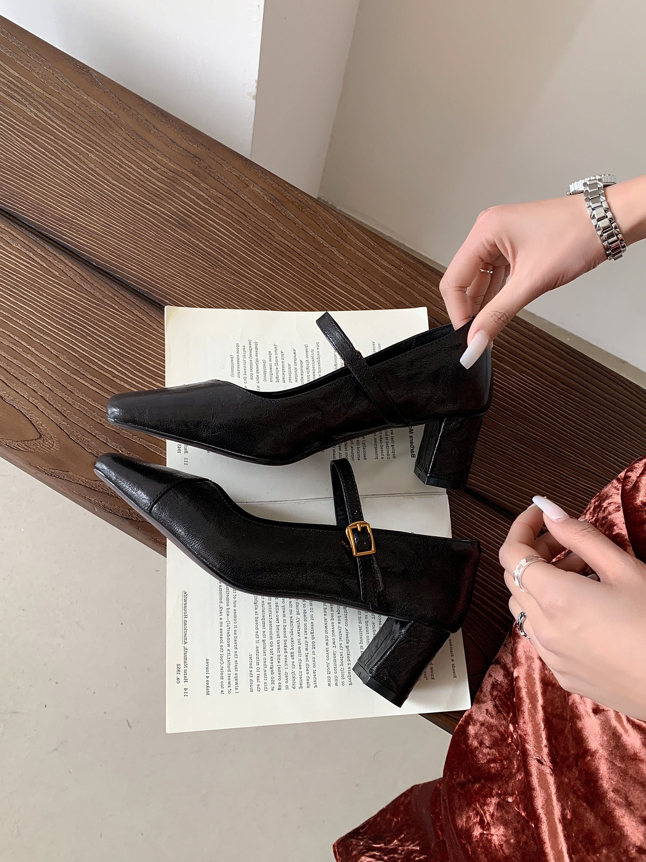 [Moloershow] 클라라 리얼 양가죽 스퀘어토 5.5cm 메리제인 펌프스