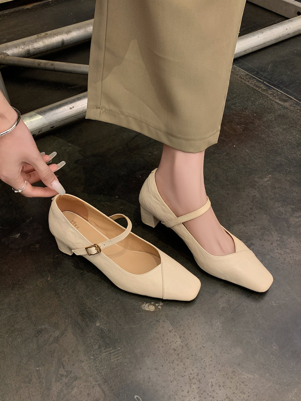 [Moloershow] 클라라 리얼 양가죽 스퀘어토 5.5cm 메리제인 펌프스