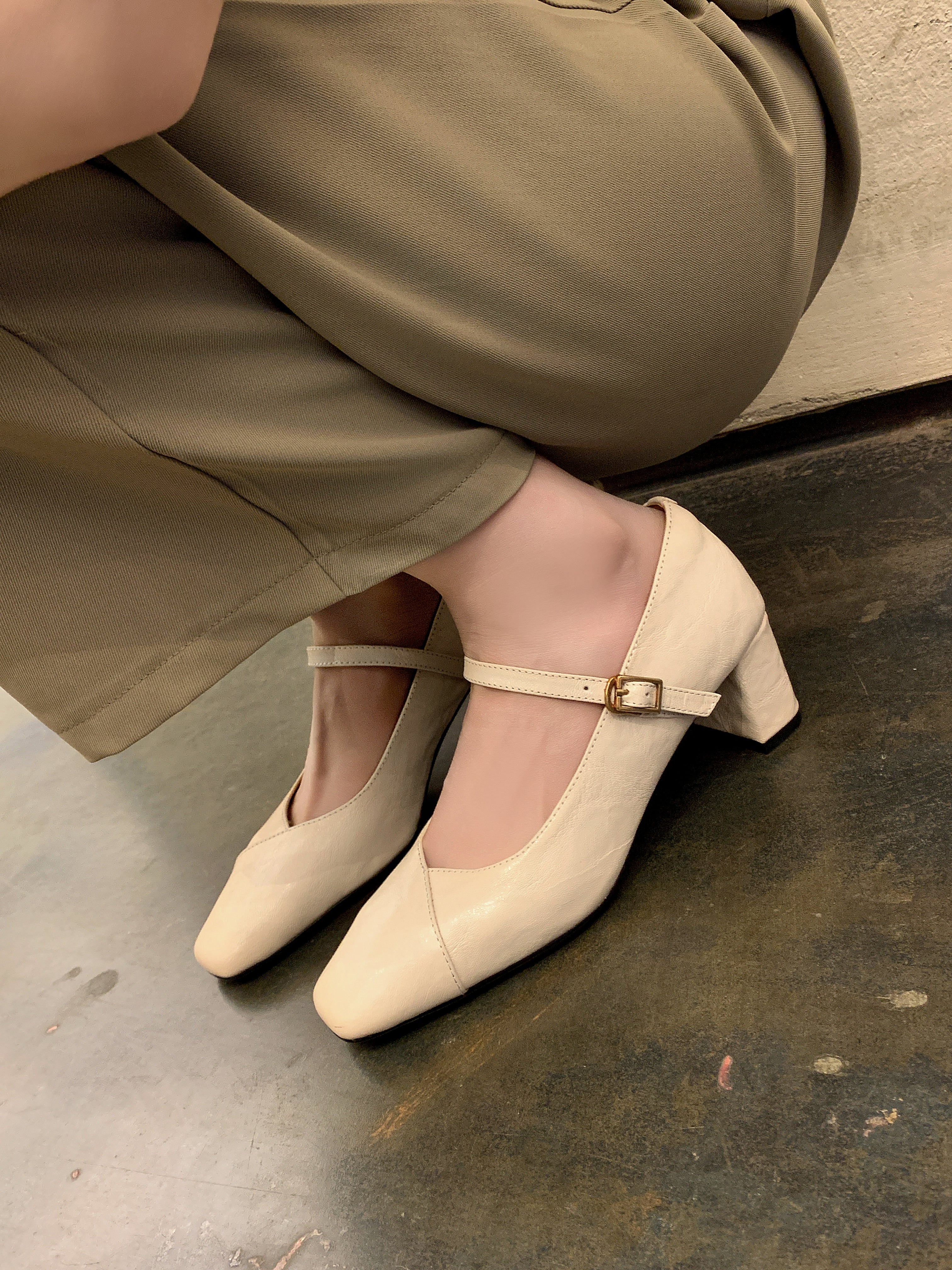 [Moloershow] 클라라 리얼 양가죽 스퀘어토 5.5cm 메리제인 펌프스