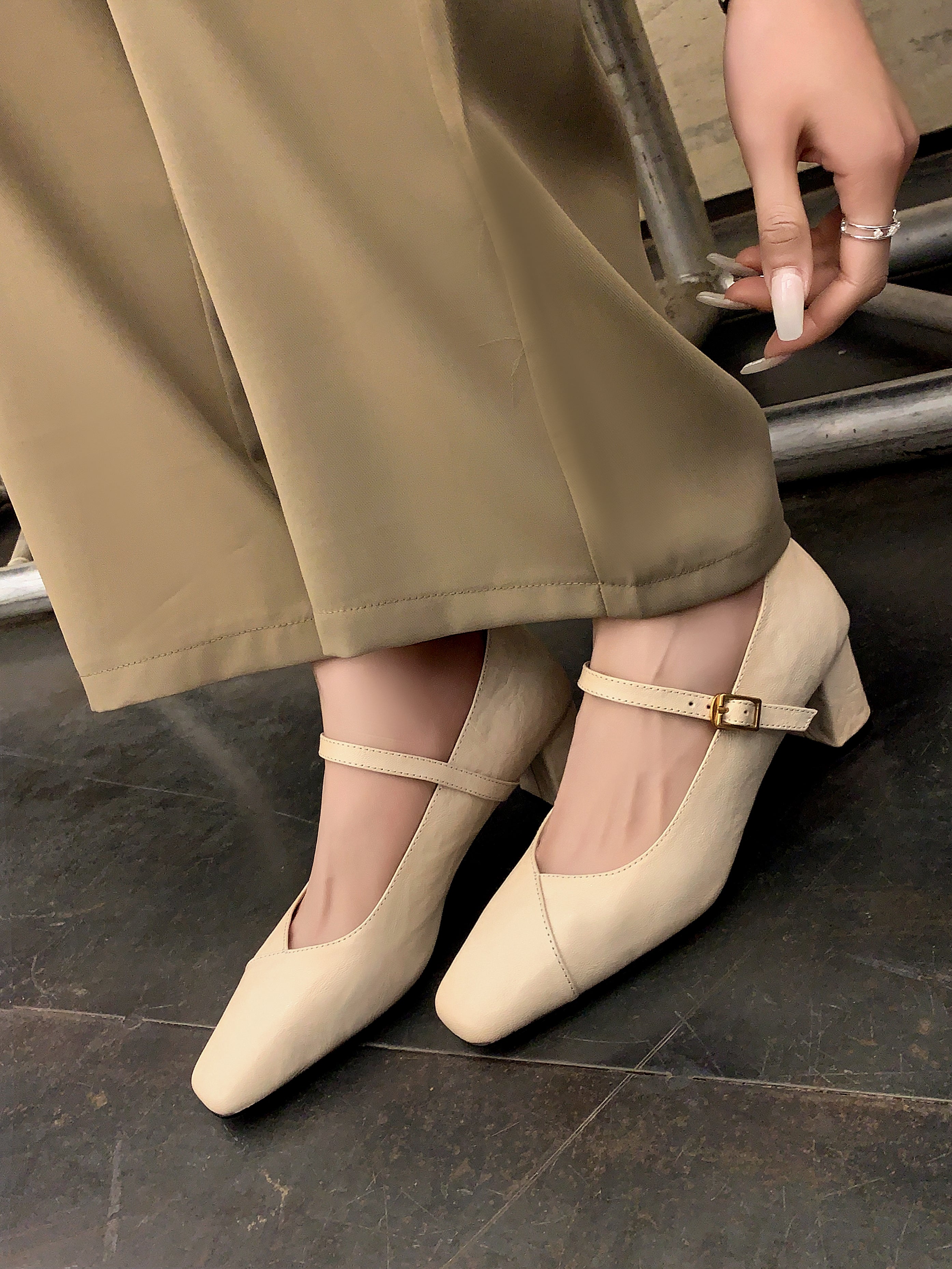 [Moloershow] 클라라 리얼 양가죽 스퀘어토 5.5cm 메리제인 펌프스