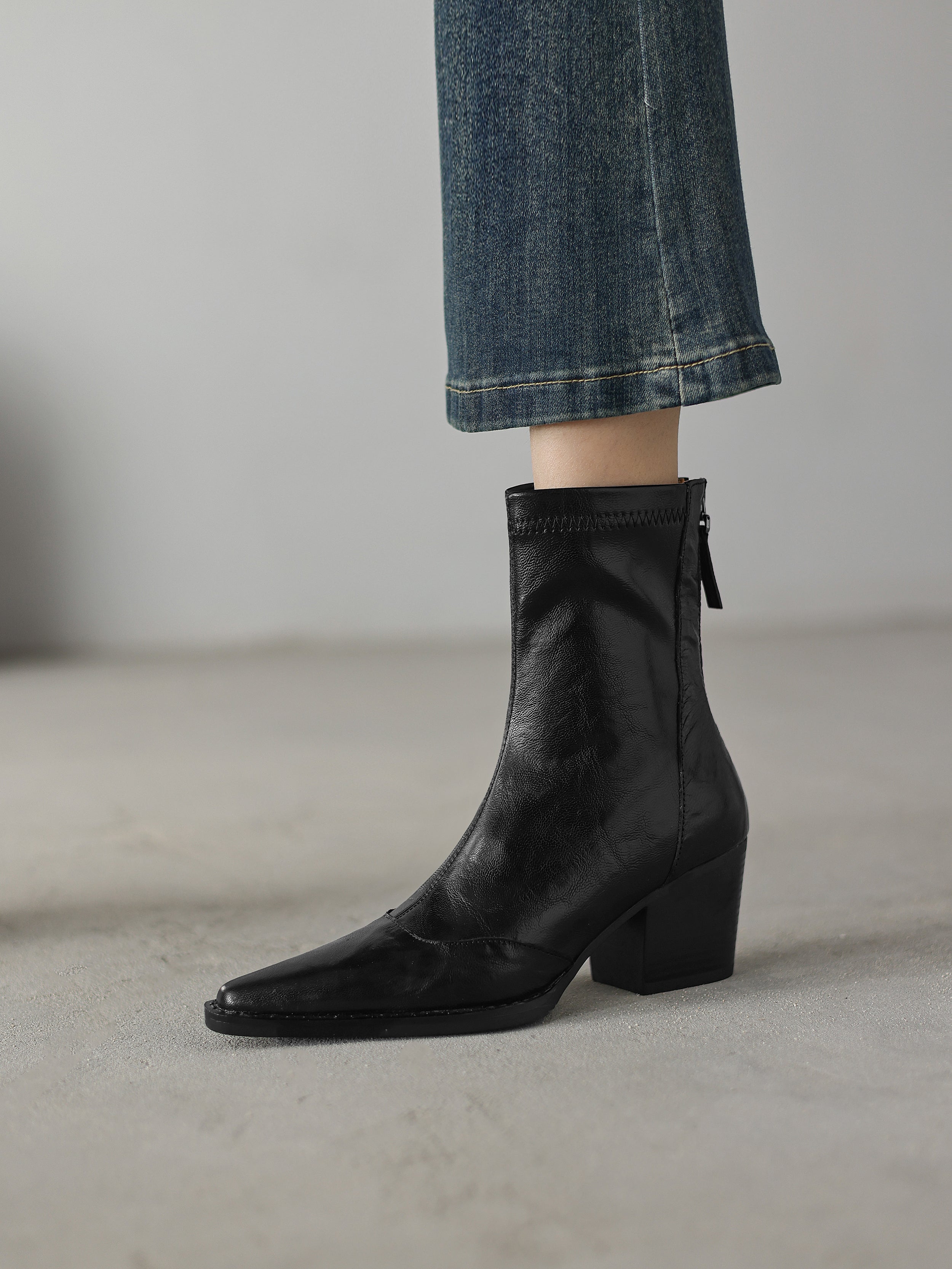 [Moloershow] 엘리나 양가죽 포인티드토 슬림핏 백지퍼 앵클부츠 (6.5cm)