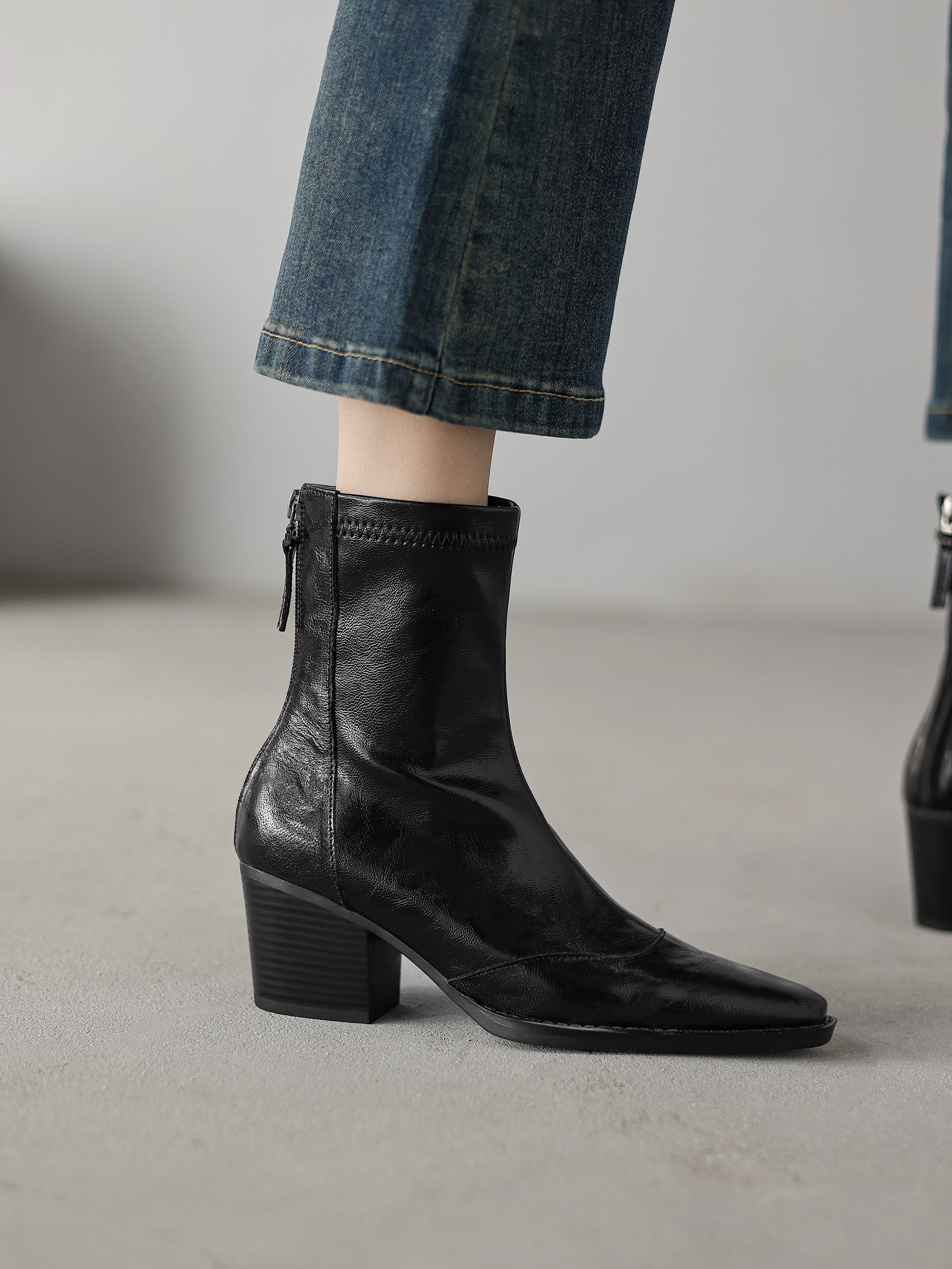 [Moloershow] 엘리나 양가죽 포인티드토 슬림핏 백지퍼 앵클부츠 (6.5cm)