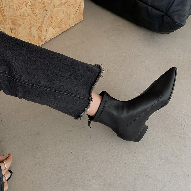 [Moloershow] 프레이야 포인티드토 스판 2.5cm 로우힐 슬림핏 부츠