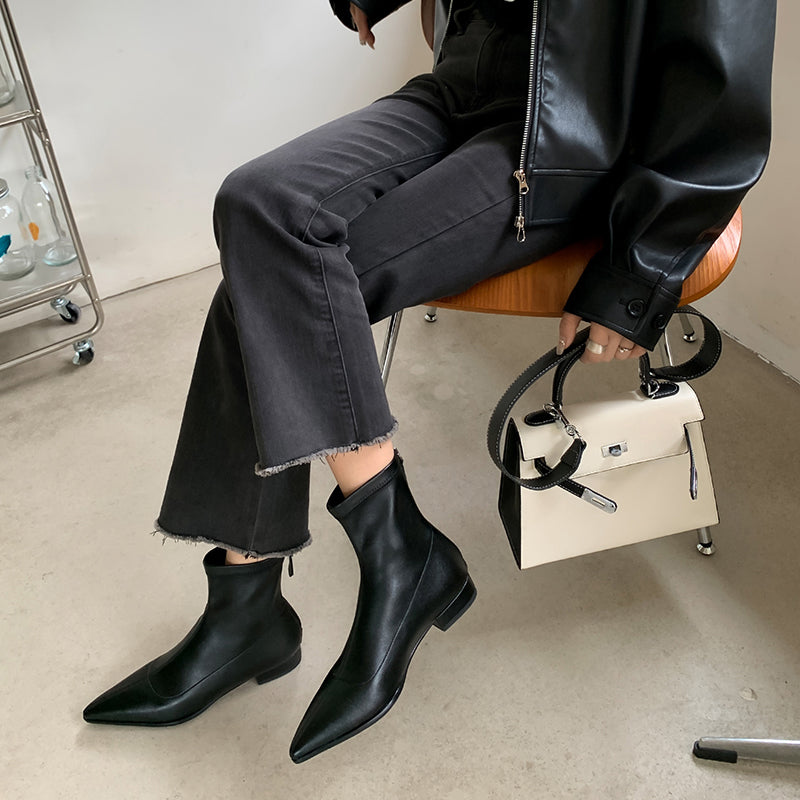 [Moloershow] 프레이야 포인티드토 스판 2.5cm 로우힐 슬림핏 부츠