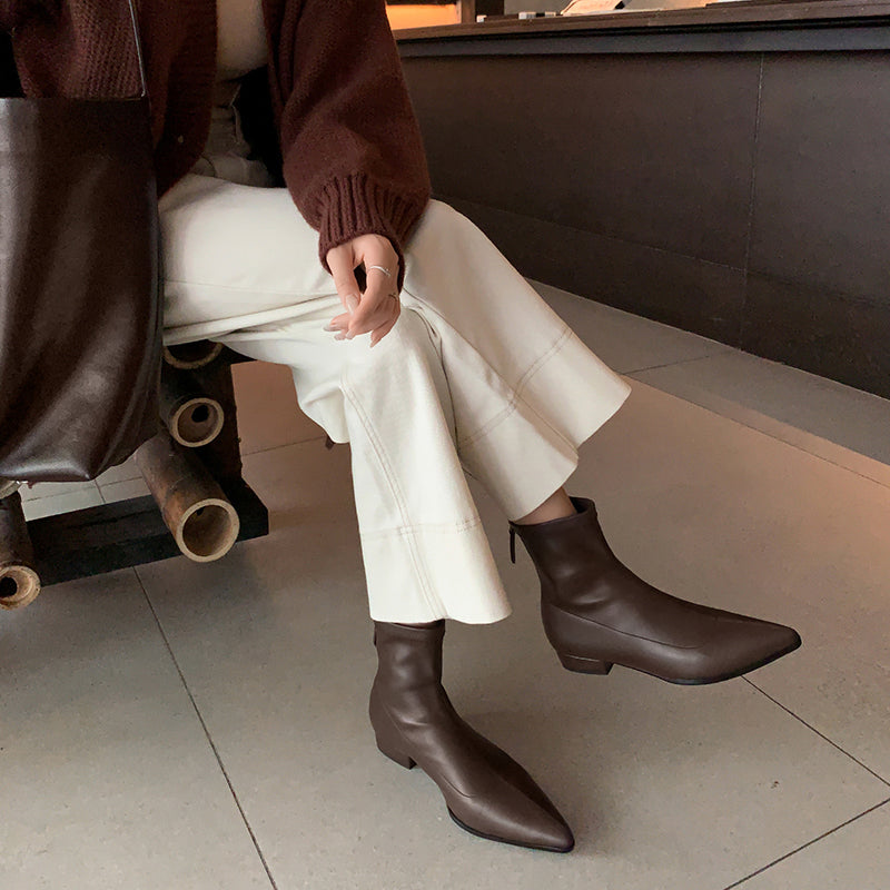 [Moloershow] 프레이야 포인티드토 스판 2.5cm 로우힐 슬림핏 부츠