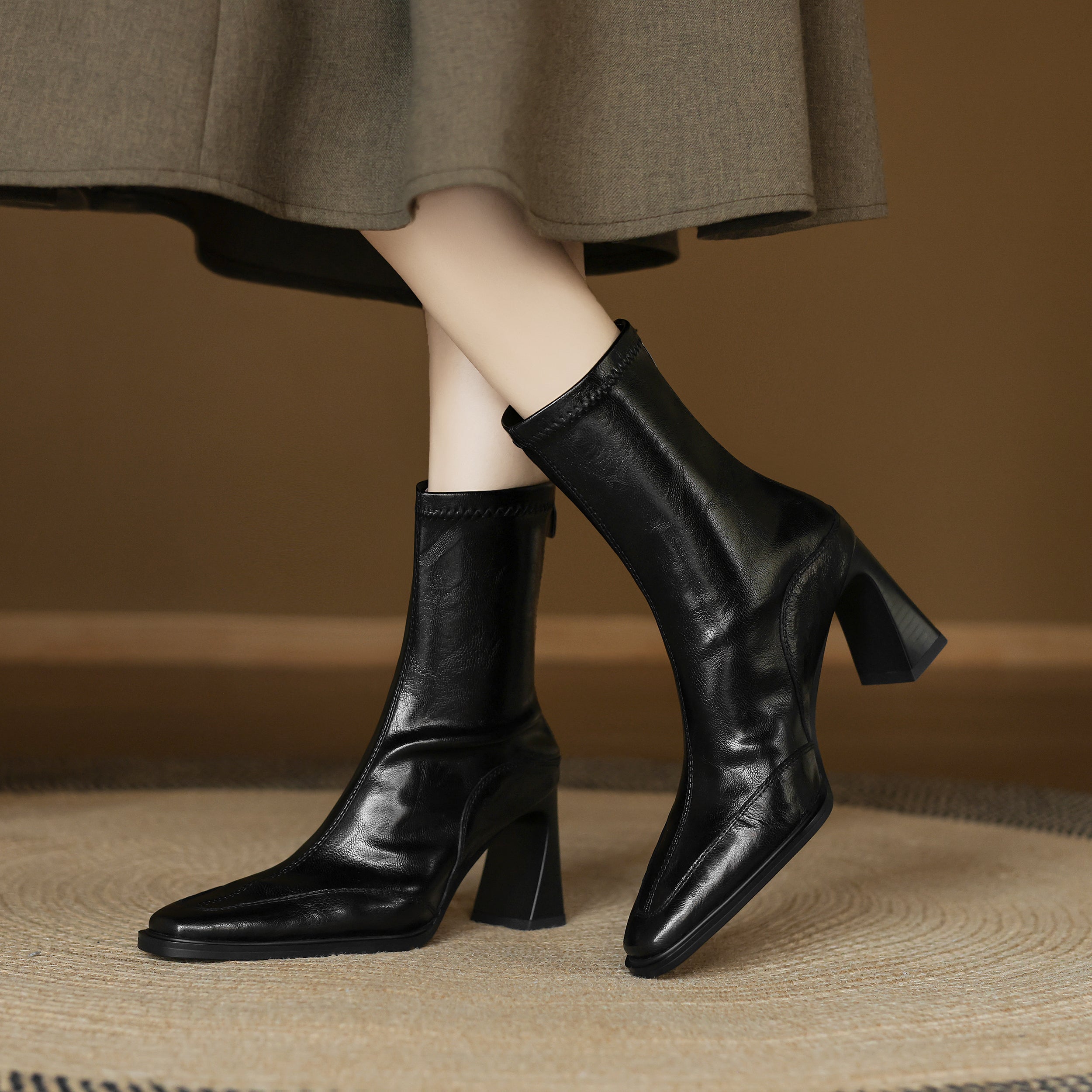 [Moloershow] 이사벨라 수제 양가죽 스퀘어토 7.5cm 고굽 부츠