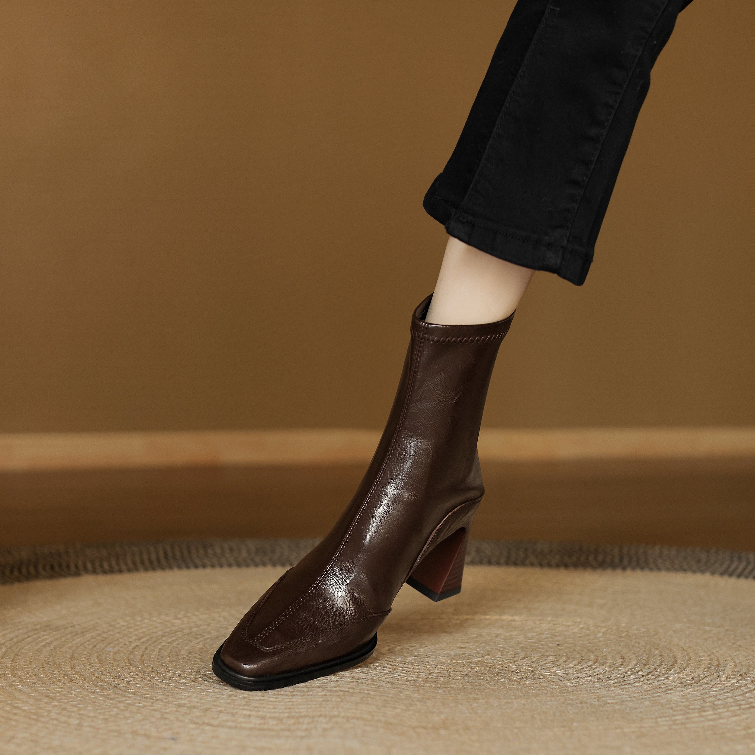 [Moloershow] 이사벨라 수제 양가죽 스퀘어토 7.5cm 고굽 부츠