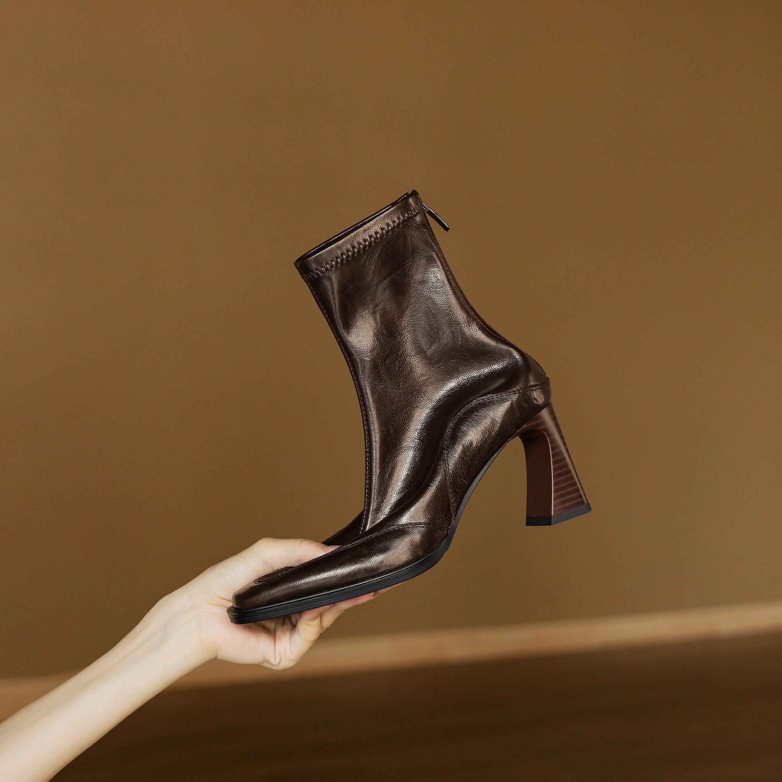 [Moloershow] 이사벨라 수제 양가죽 스퀘어토 7.5cm 고굽 부츠