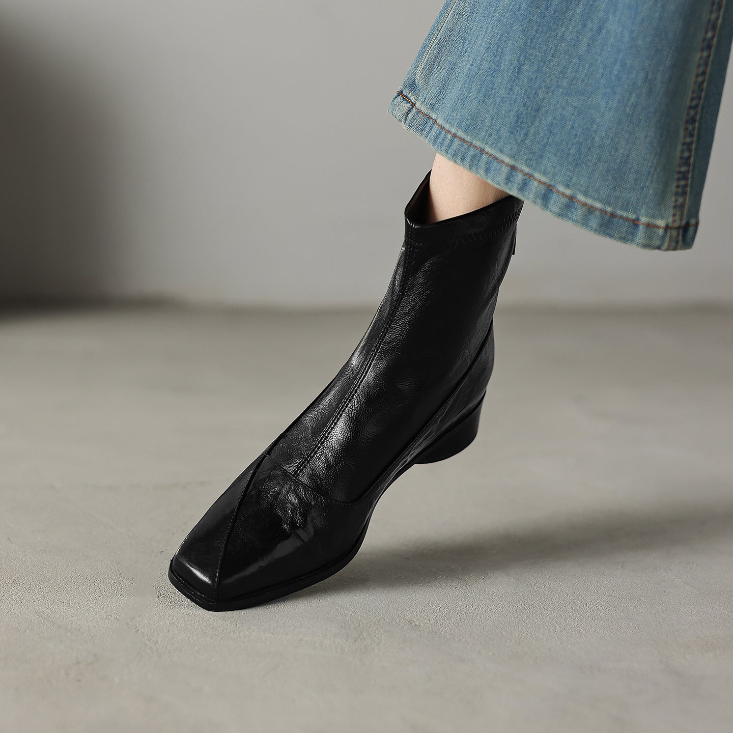 [Moloershow] 마고 리얼 양가죽 세미 스퀘어토 3cm 앵클부츠 (기본/기모)