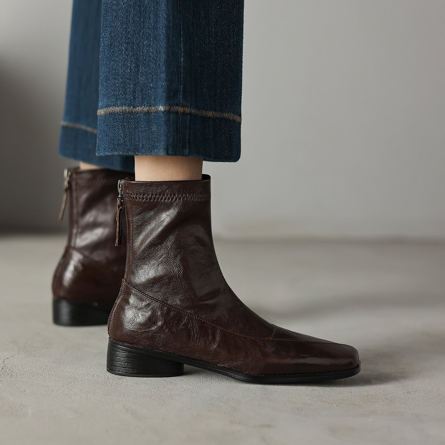 마고(The Margot) 양가죽 세미 스퀘어토 앵클부츠 (3cm) - 브라운