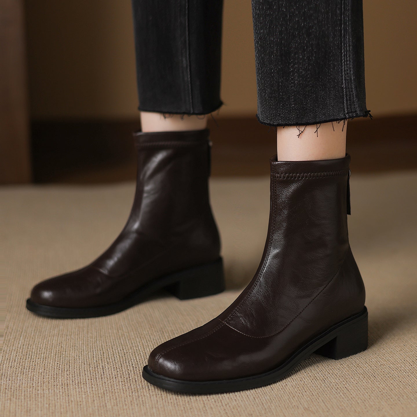 소피(The Sophie) 라운드토 스판 앵클부츠 (4cm) - 브라운