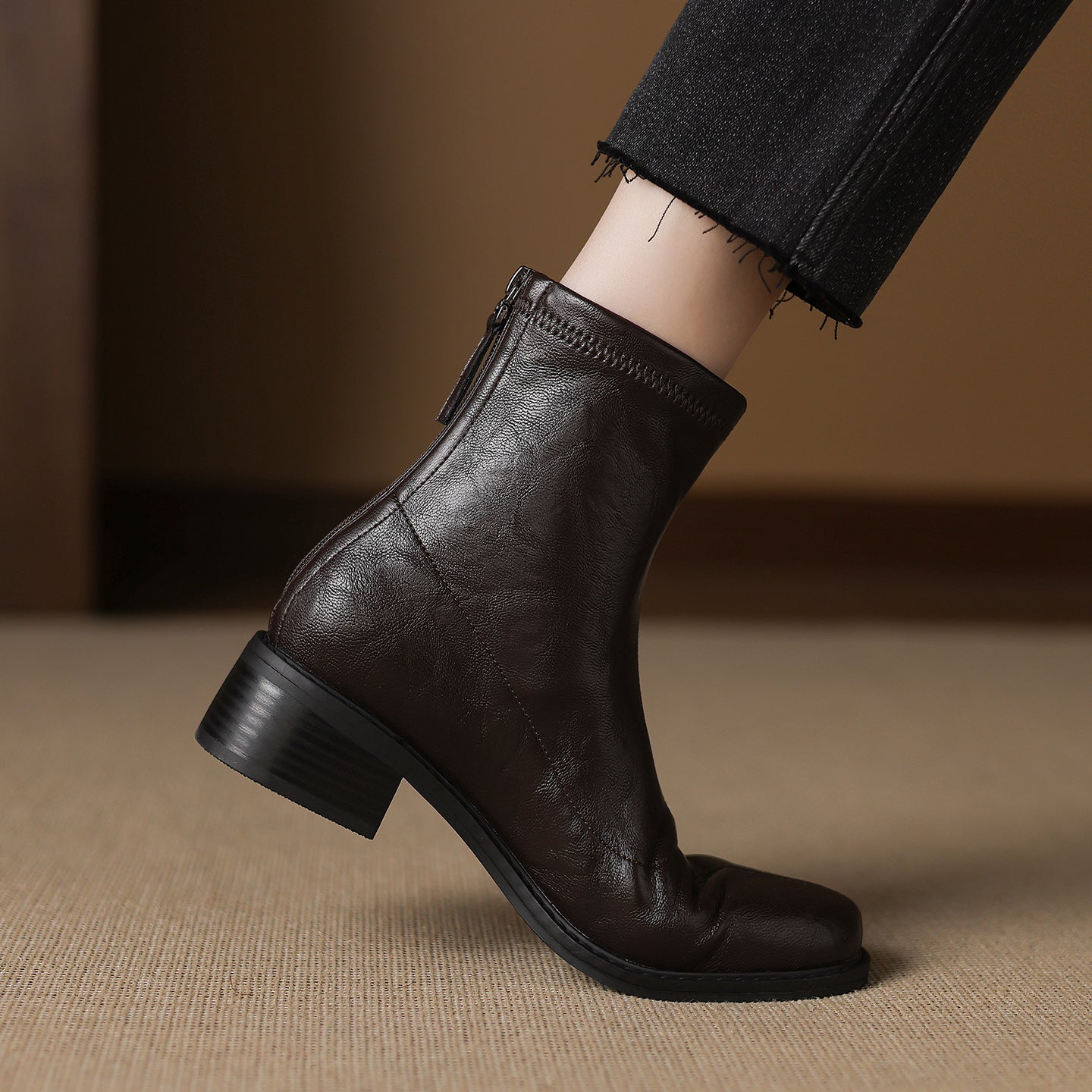 소피(The Sophie) 라운드토 스판 앵클부츠 (4cm) - 브라운